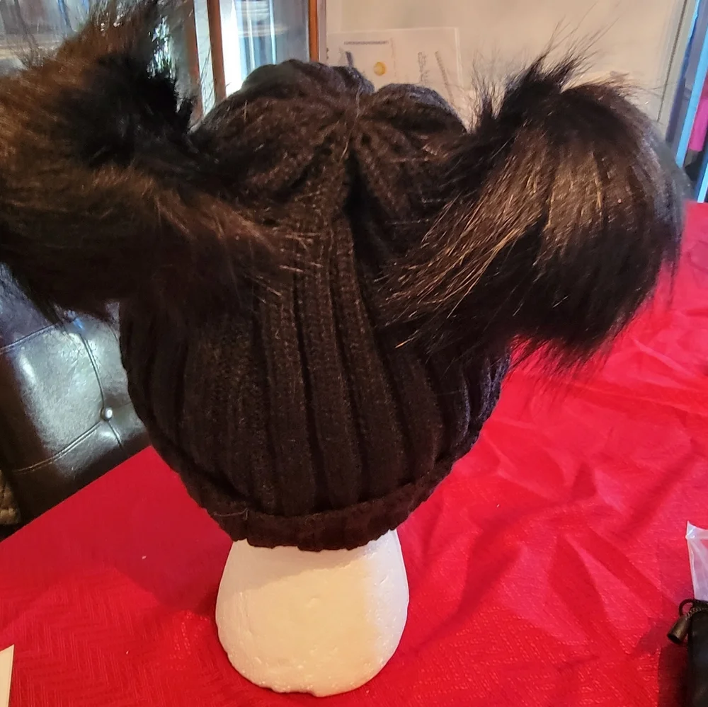Black 2 pom pom hat. - Picture 2 of 3